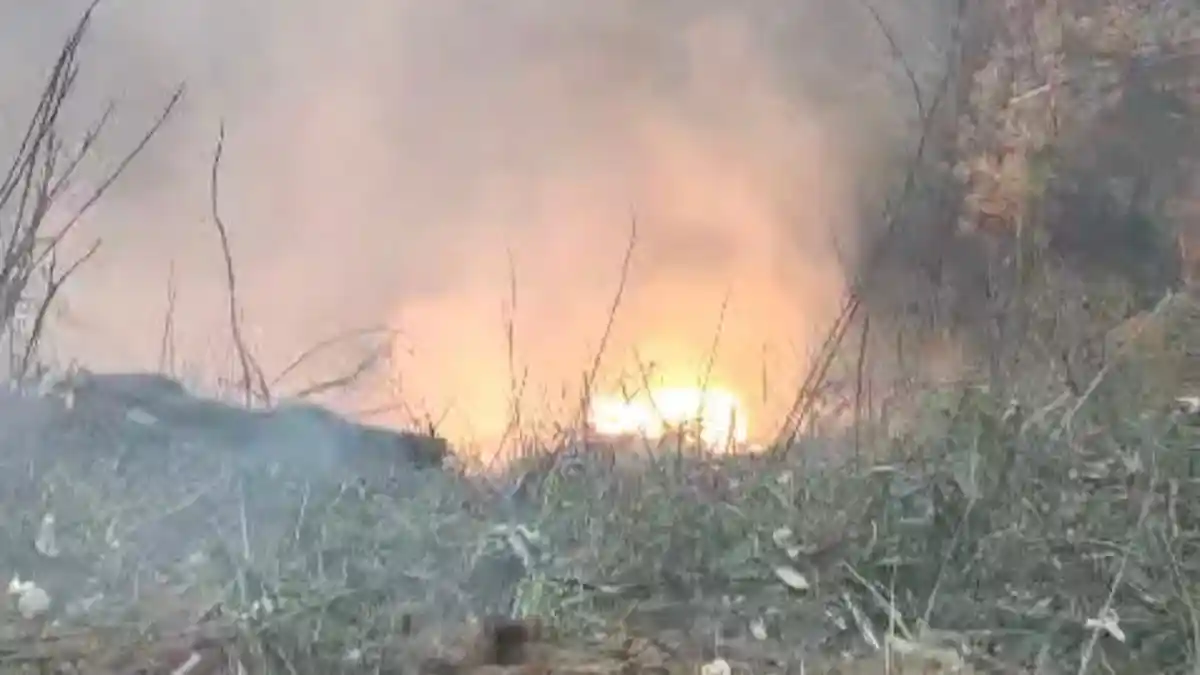 BREAKING NEWS Mobil Terbakar Akibat Mengalami Kecelakaan di Sitinjau Lauik Padang