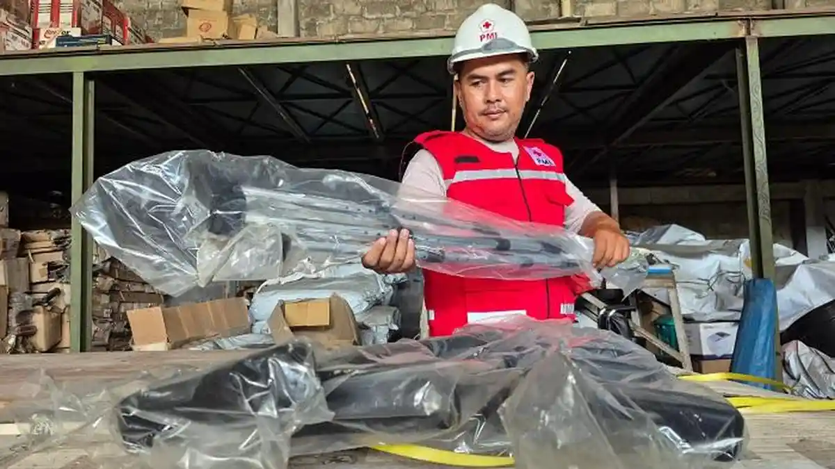 PMI DIY Kirim Tim Kesehatan ke NTT, Bawa 20 Set Kruk untuk Warga ...