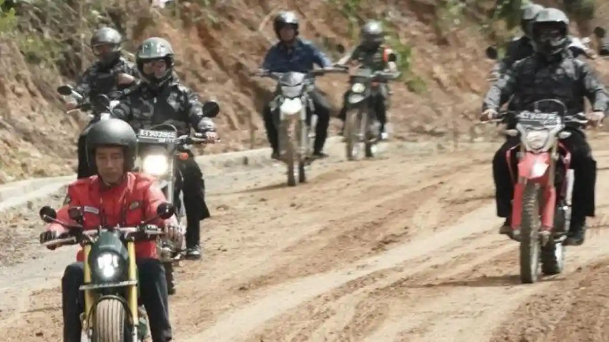 Jokowi Geber Motor Custom di Perbatasan Indonesia-Malaysia, Tempuh Jarak 11 Kilometer