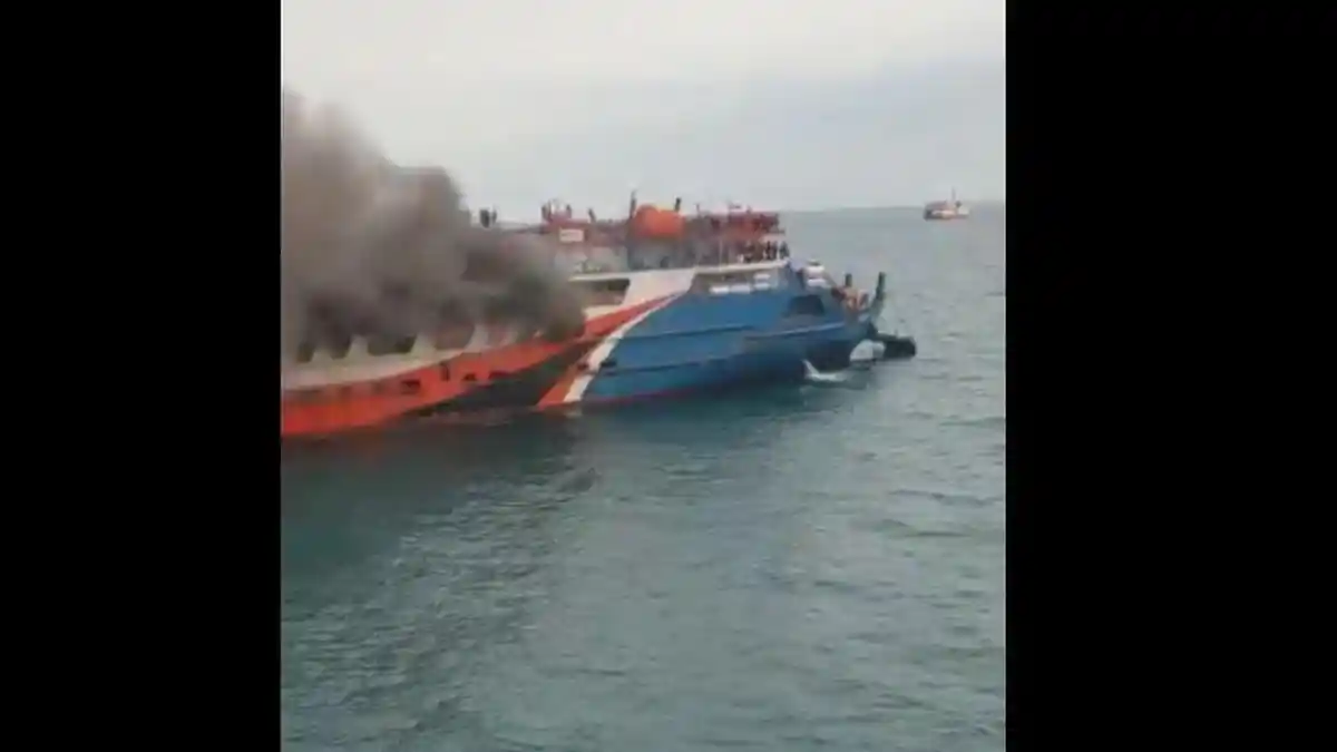 Teriakan Panik Penumpang Kapal Ferry yang Terbakar di Perairan, Tak Dapat Pelampung
