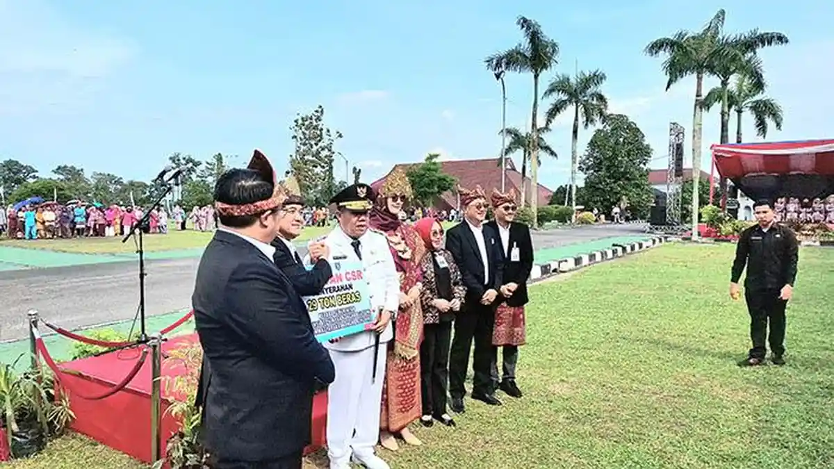 Bank SumselBabel Serahkan CSR 29 Ton Beras di HUT ke 25 Provinsi Kepuluan Bangka Belitung