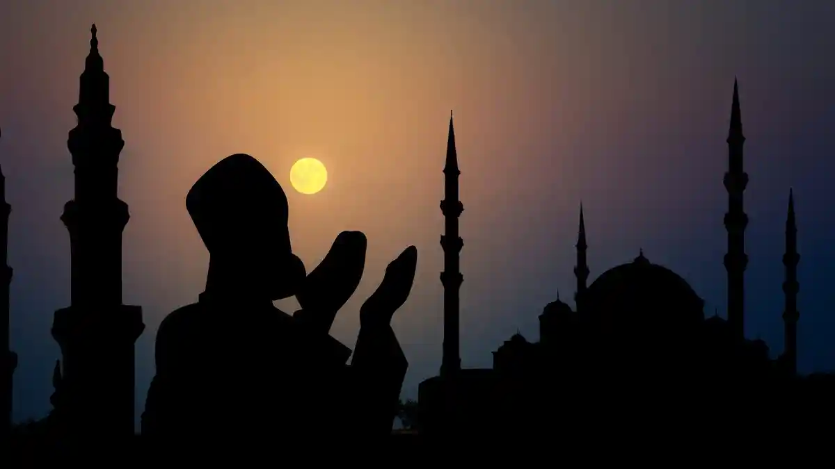 Malam Penuh Ampunan, Apa Saja Tanda Malam Lailatul Qadar?