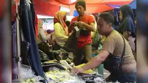 Penjual-di-Pasar-Sandang-Indramayu-Jatibarang.jpg