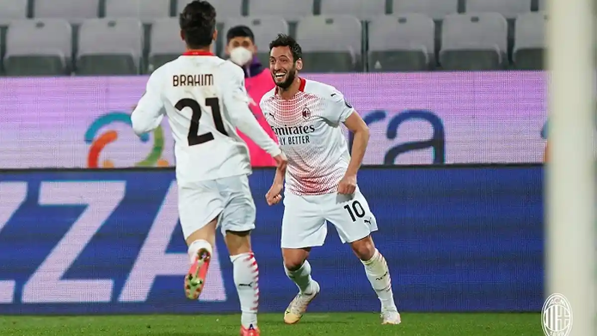Bajak Calhanoglu dari AC Milan, Bek Nerazzurri Ini Sebut Inter Milan Pandai Berakting dalam Diam
