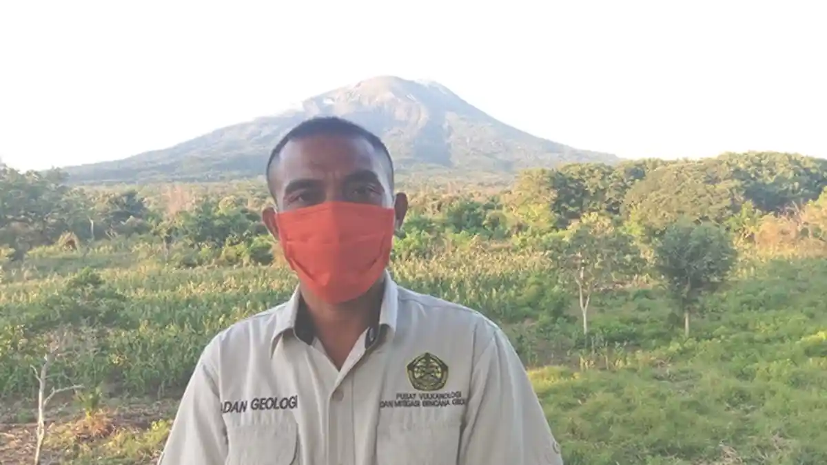 Hati-Hati, Erupsi Gunung Ile Lewotolok Lontarkan Material Pijaran Sejauh 1000 Meter
