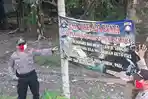 polsek-wonosobo-pasang-imbauan-cegah-serangan-buaya-sungai-way-semaka.jpg