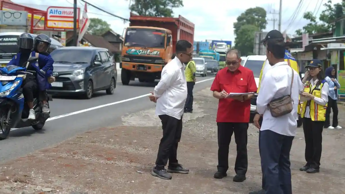Sofwan Tinjau Ruas Jalan di Secang Magelang yang akan Dilebarkan: Penting untuk Urai Kemacetan