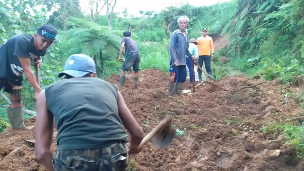 Longsor Landa Kecamatan Sendang Tulungagung, 2 Rumah dan 1 Kandang Tertimpa Material Hingga 3 Meter