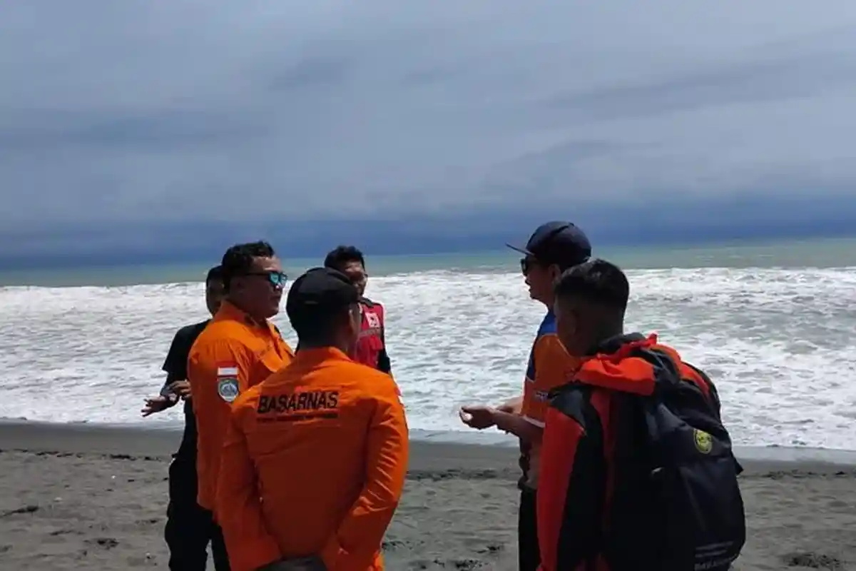 Wisatawan Asal Wonosobo Terseret Arus Saat Asyik Bermain Air di Pantai Mliwis, Kebumen