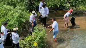 HUT-ke-18-Gerindra-DPC-Sleman-Gelar-Aksi-Bersih-Sungai-di-Kali-Boyong.jpg