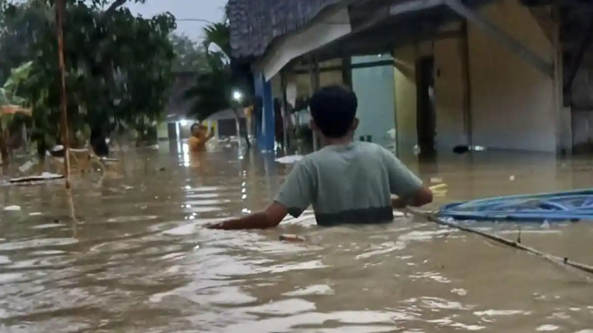 Detik-detik Mencekam Banjir Setinggi 2,5 Meter Terjang Grobogan, Bikin Panik Ratusan Warga