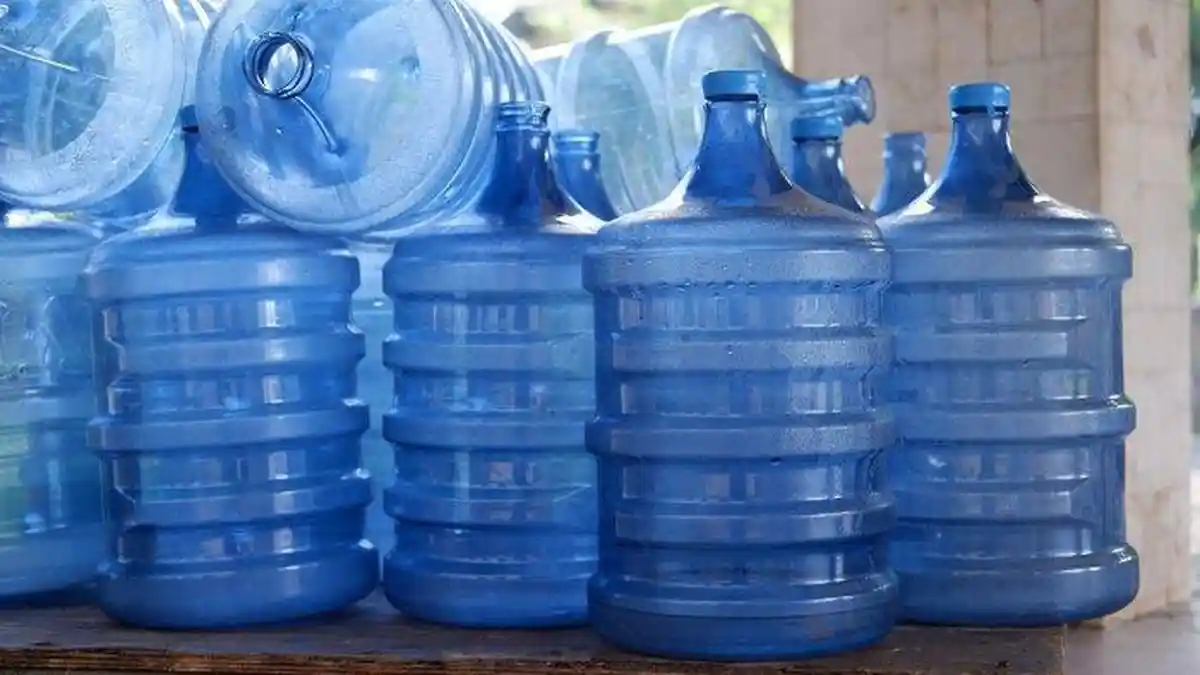 Banyak Beredar Galon Air Minum Apakah Aman untuk Kesehatan Dipakai Berulang? Simak Penjelasan Medis
