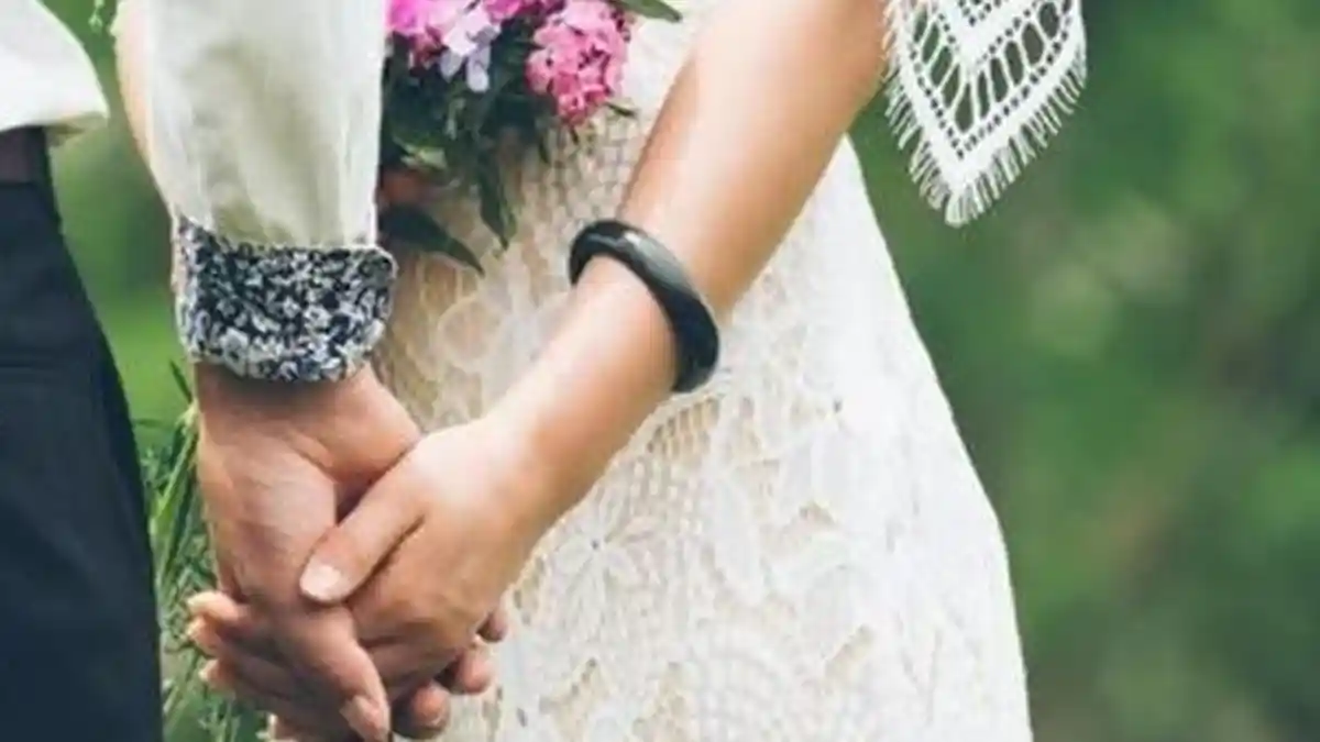 Kesal Lihat Pasangannya Gandeng Mantan Sepanjang Acara, Pengantin Wanita Nekat Lakukan Ini ke MC