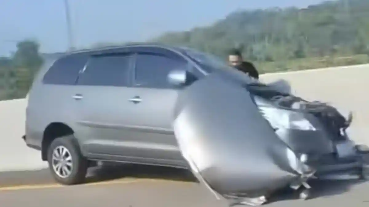 Kronologi Kecelakaan Innova Vs Truk di Ruas Tol Salatiga, Mobil Sampai Berputar