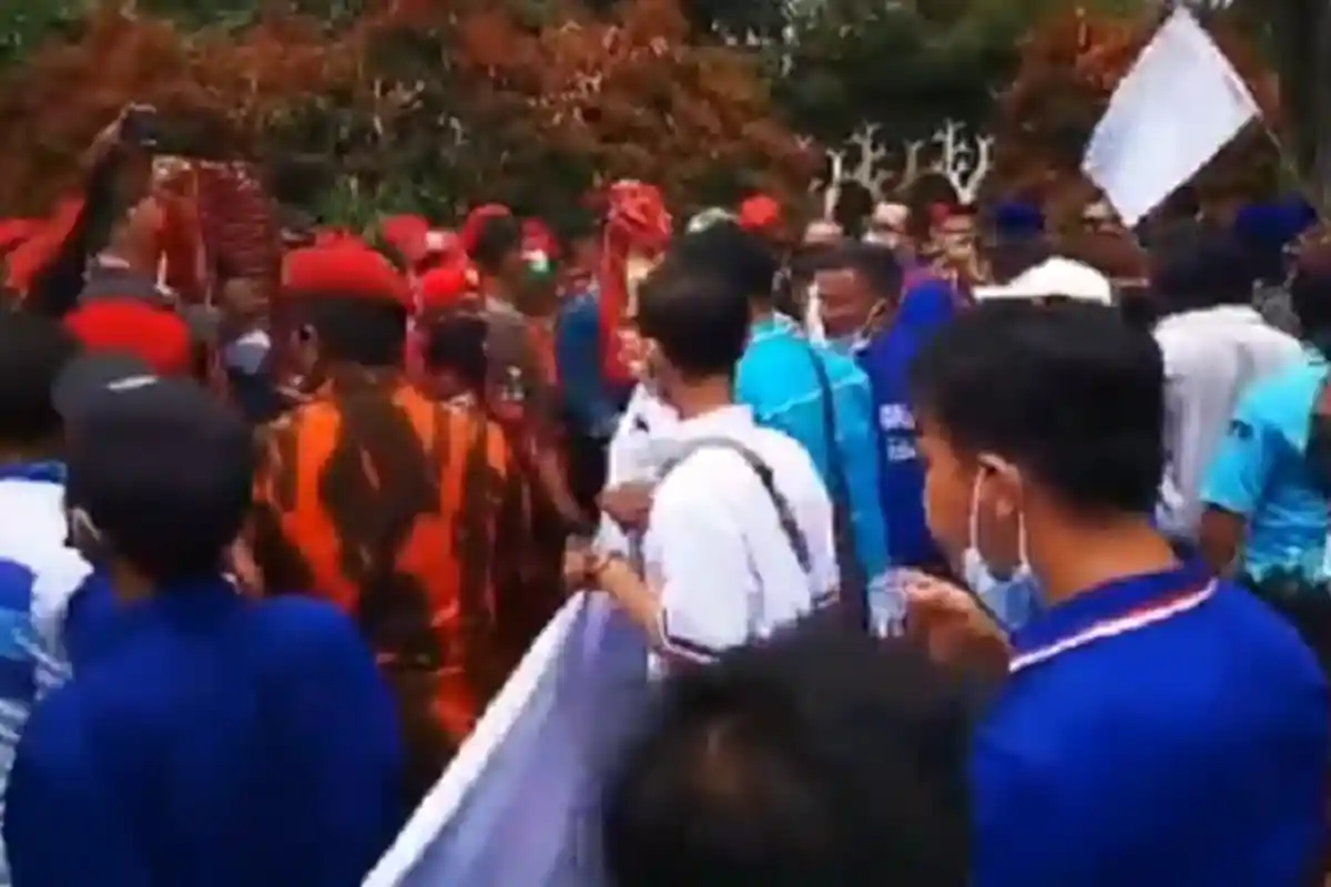 Hendak Bubarkan KLB, Kader Demokrat Dihadang Ormas Pemuda Pancasila, Andi Arief Ngadu ke Mahfud MD