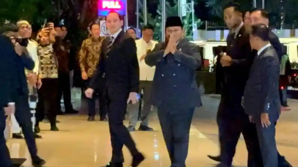 Momen Presiden Prabowo Datang ke Pernikahan El Rumi, Naik Maung Garuda
