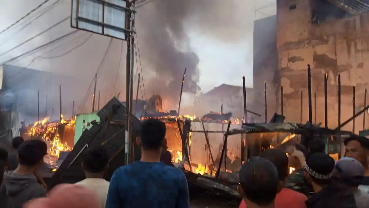 BREAKING NEWS - Belasan Ruko dan Rumah Terbakar di Blangpidie Aceh Barat Daya