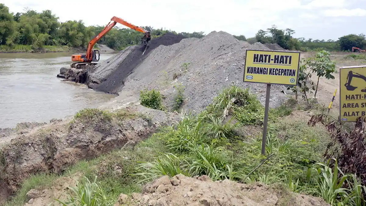 Permukaan Sungai Brantas Turun 7 Meter Gara-gara Penambangan Pasir Ilegal