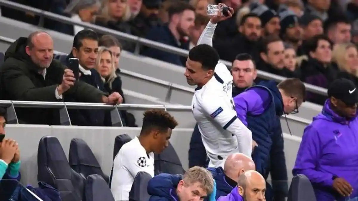 Insiden Liga Champion Tadi Malam, Dele Alli Marah Banting Botol Air Minum, Ini Kata Mourinho