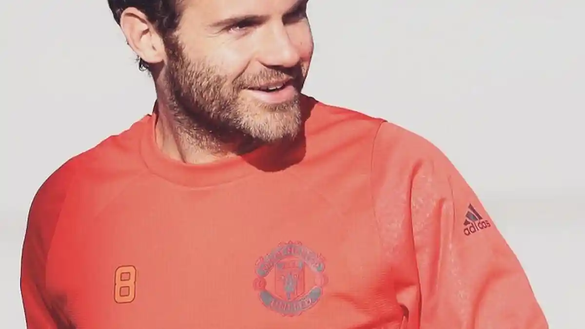Juan Mata Santap Ayam dengan Pasta Cokelat Sebelum Main