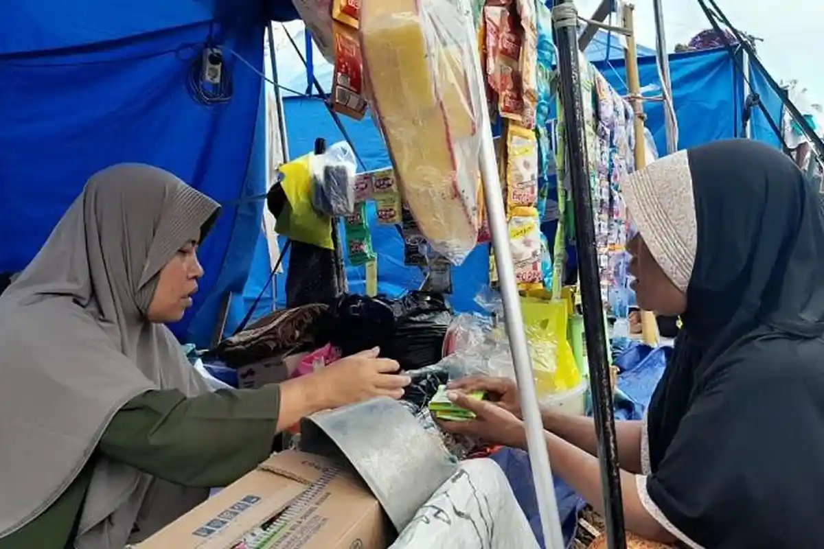 Mengulik Kisah Warga yang Dirikan Warung Darurat di Posko Pengungsian dengan Barang Sisa Dagangan