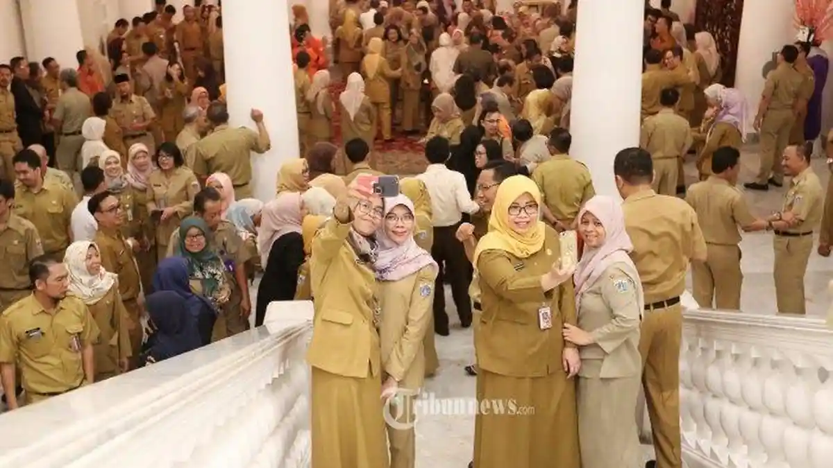 Dampak Corona, Menteri PANRB Instruksi PNS Dilarang Pergi ke Mana-mana