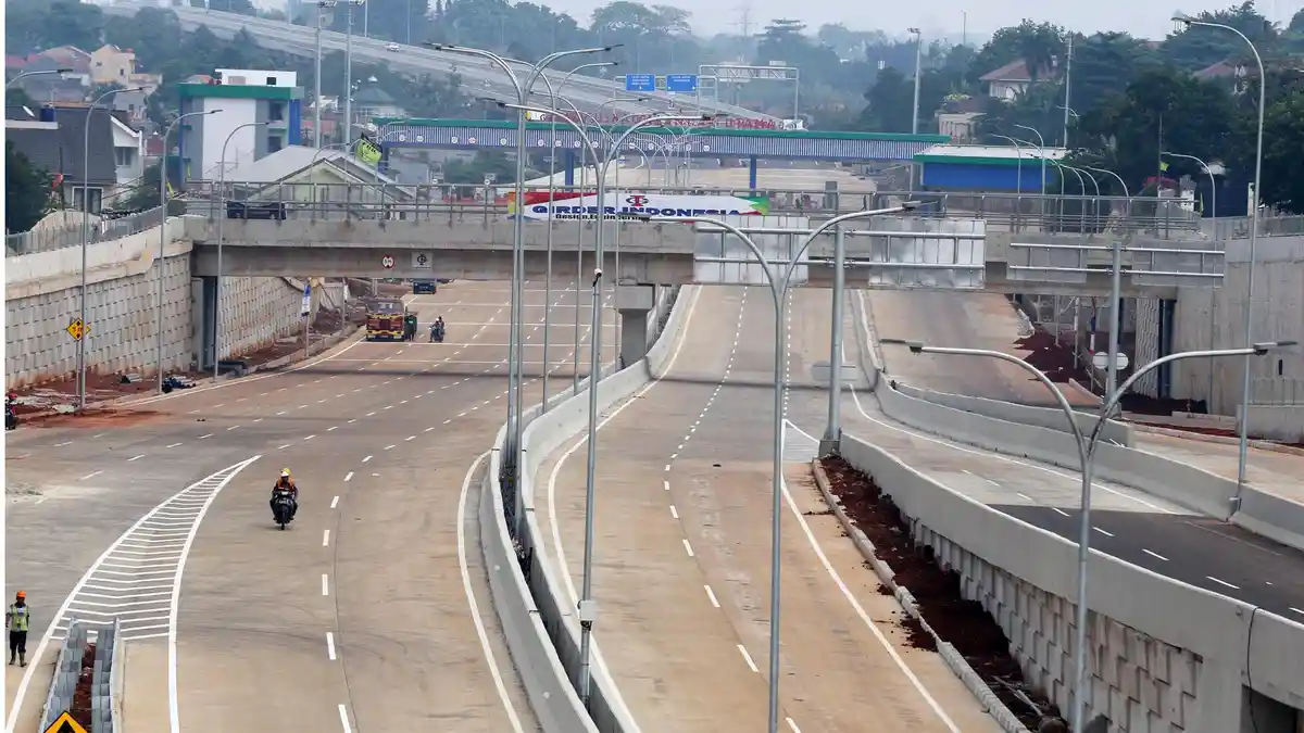 Coran Beton Proyek Tol Desari Roboh, Lima Pekerja Terluka