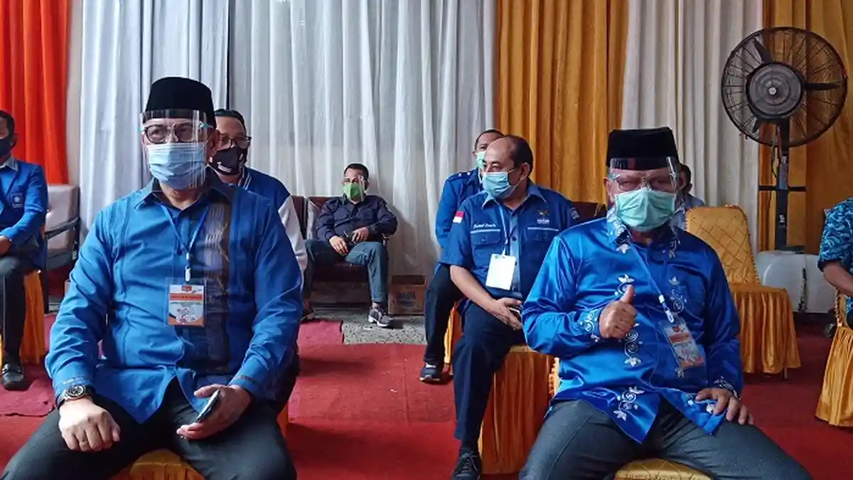 Mulyadi-Ali Mukhni Daftar ke KPU Sumbar, Tak Tampak Seragam Merah PDI Perjuangan