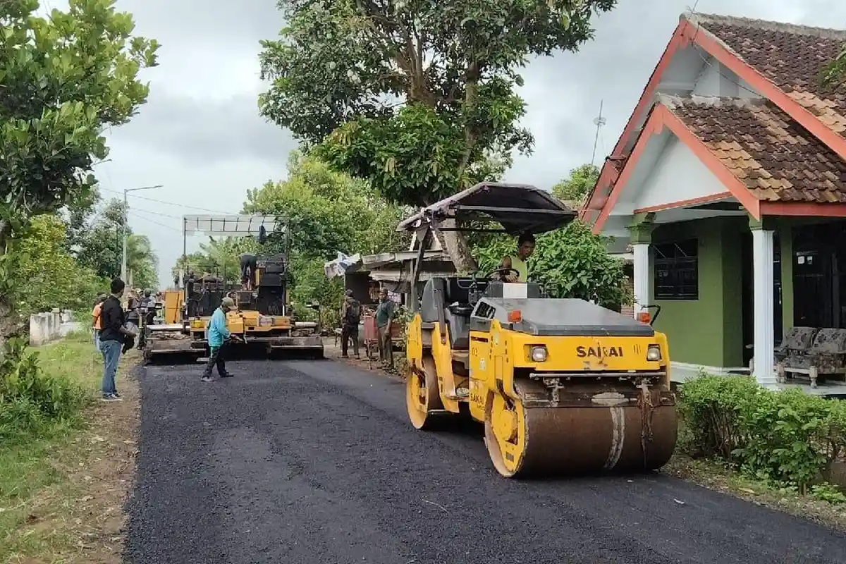 Jelang Akhir 2025, Masih Tersisa 300 Titik Perbaikan Jalan di Jember 