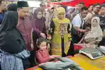 Khofifah Borong Bandeng Kawak Gresik untuk Lomba Masak di Grahadi Surabaya