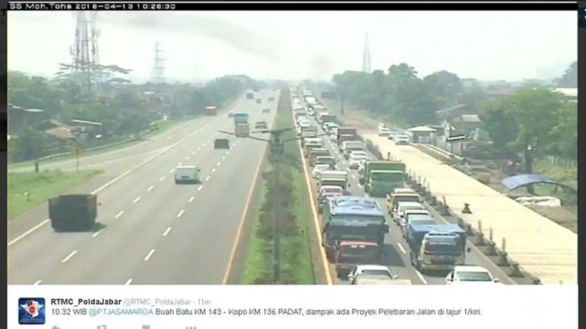 Jalur Tol KM 143 Buah Batu Hingga KM 136 Kopo Macet Parah