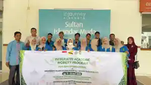 Sebanyak-13-mahasiswa-UIN-Ar-Raniry-Banda-Aceh-berfoto-bersama.jpg
