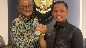 Wali-Kota-Pekanbaru-terpilih-Agung-Nugroho-bersama-Menteri.jpg