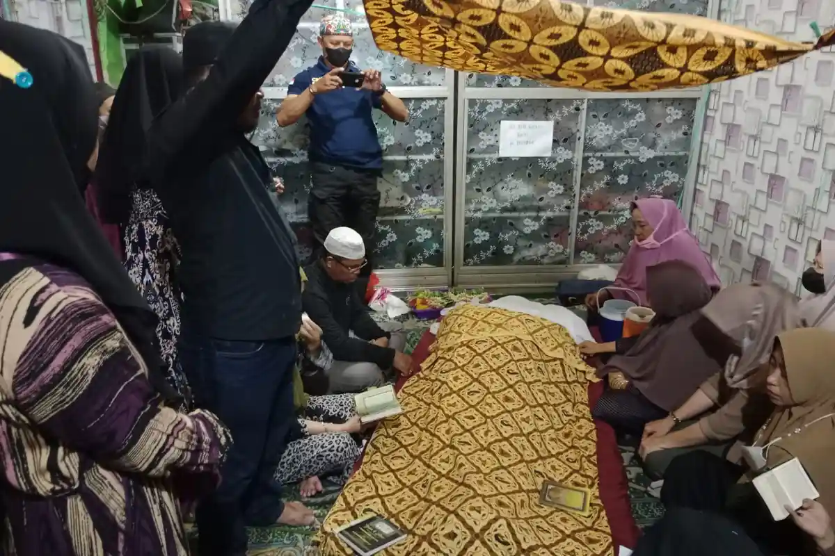 BREAKING NEWS Keliling Cari Minyak Goreng Sampai Antre, Seorang Ibu di Samarinda Meninggal Kelelahan