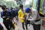 Polisi Periksa Peserta Demo 