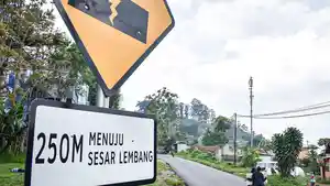 Ilustrasi-permukiman-di-garis-Sesar-Lembang.jpg