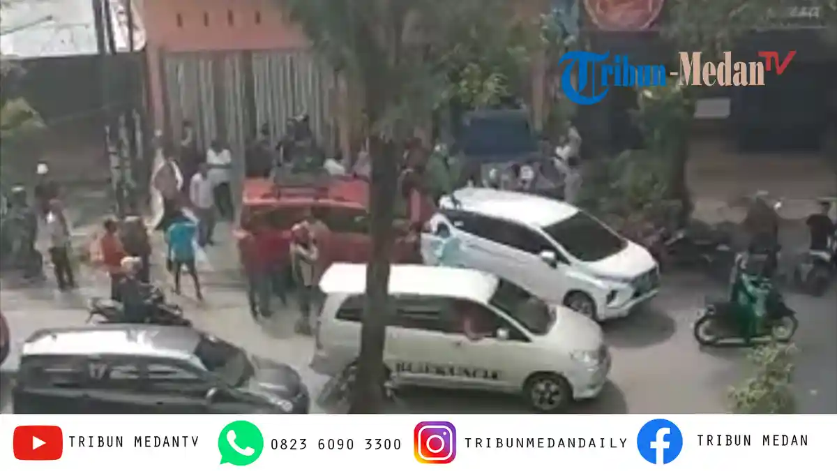 Kecelakaan di Sekitar Kampus USU, 2 Mobil Ringsek dan Belum Dievakuasi. .