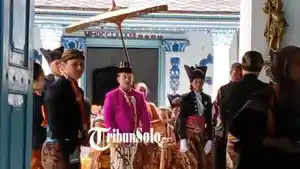 Raja-Keraton-Kasunanan-Solo-yang-baru-SISKS-Pakubuwono-PB-XIV-Hamengkunegoro.jpg