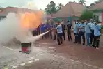 petugas-lapas-kota-agung-latihan-pemadaman-kebakaran.jpg
