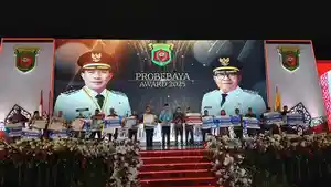 20251116_Kegiatan-pemberian-Probebaya-Awards-2025-di-Plenary-Gor-Sempaja-Samarinda.jpg