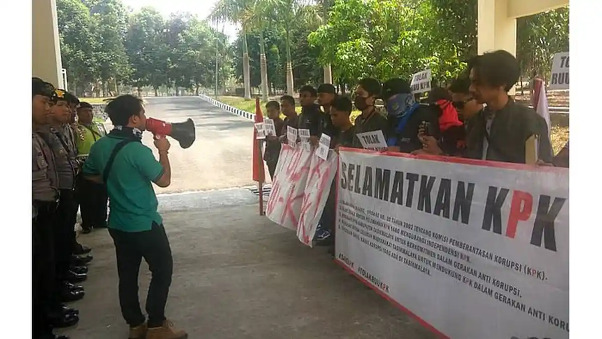 Koalisi Mahasiswa dan Rakyat Tasikmalaya Gelar Unjuk Rasa Tolak Revisi Undang-undang KPK