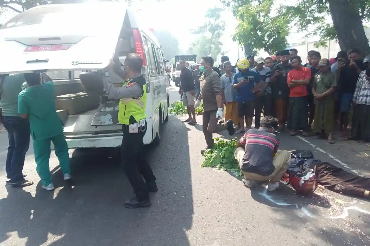 Kecelakaan Akibat Gagal Salip Truk, Pembina Pramuka di Kabupaten Probolinggo Meninggal Dunia