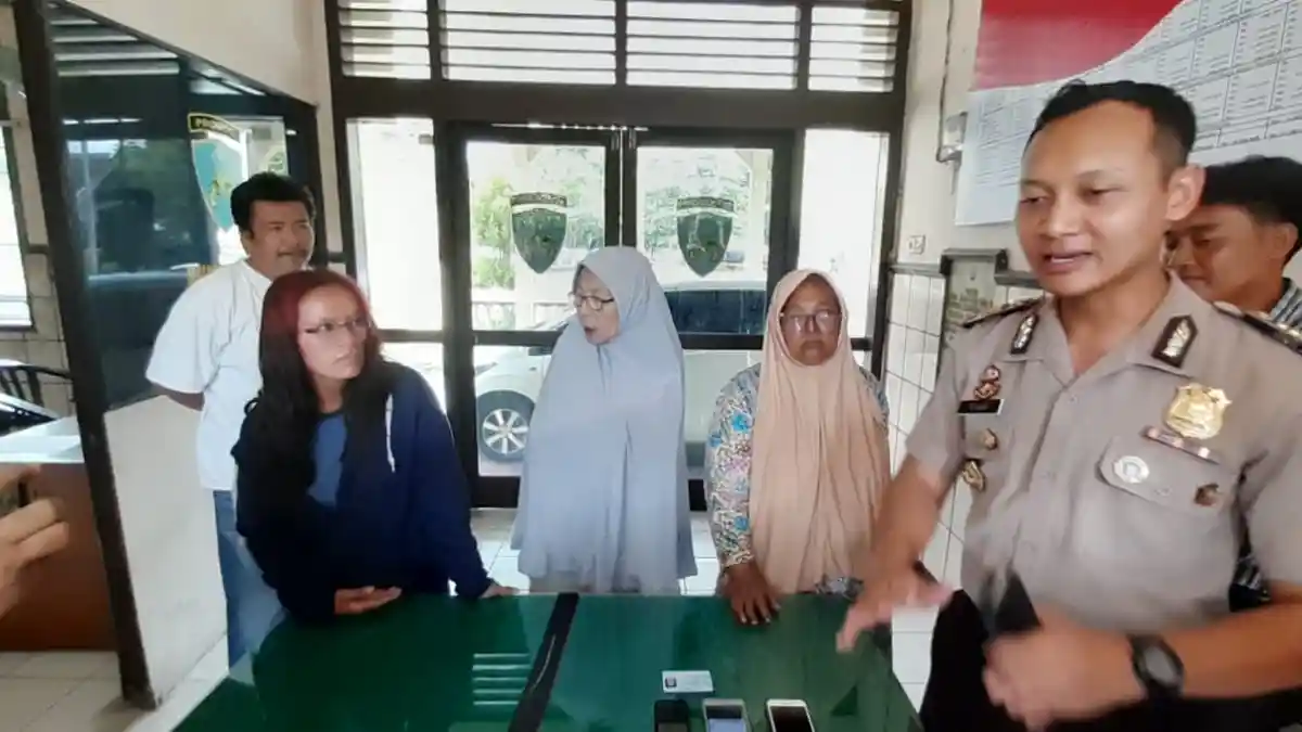 Berita Solo Terpopuler: Aksi Emak-emak Bercadar Jadi Copet hingga Kecelakaan di Flyover Manahan
