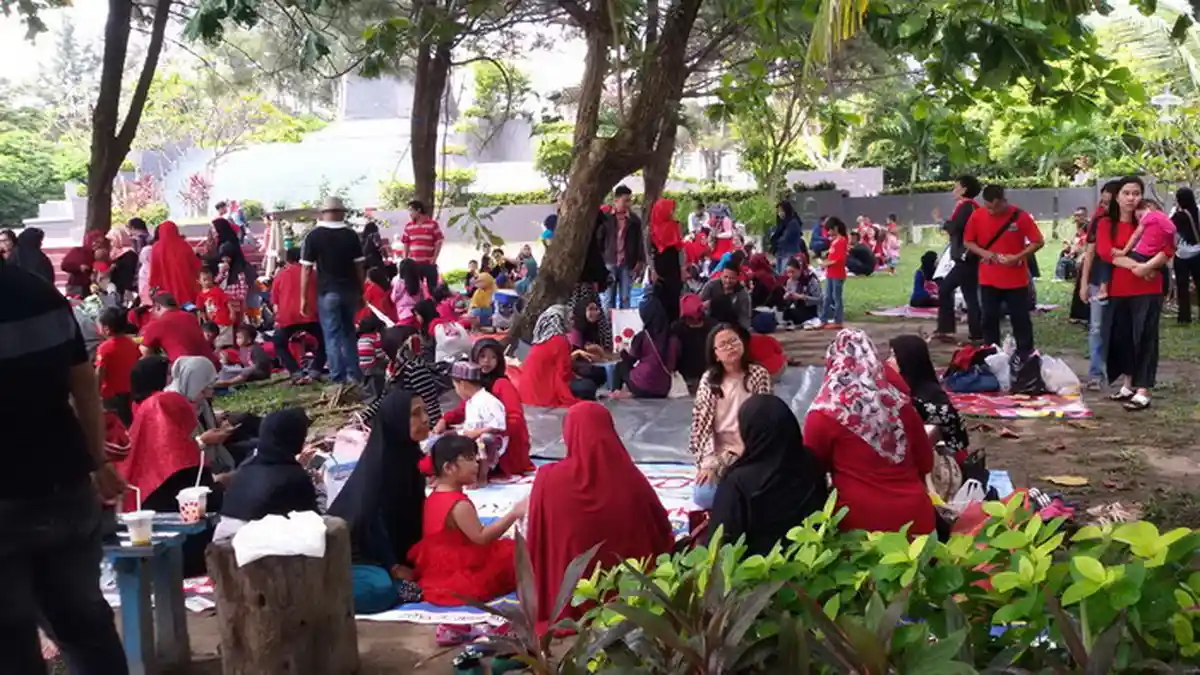 Begini Serunya Kalau Ibu-ibu di Komunitas Facebook Kumpul dan Makan Bareng