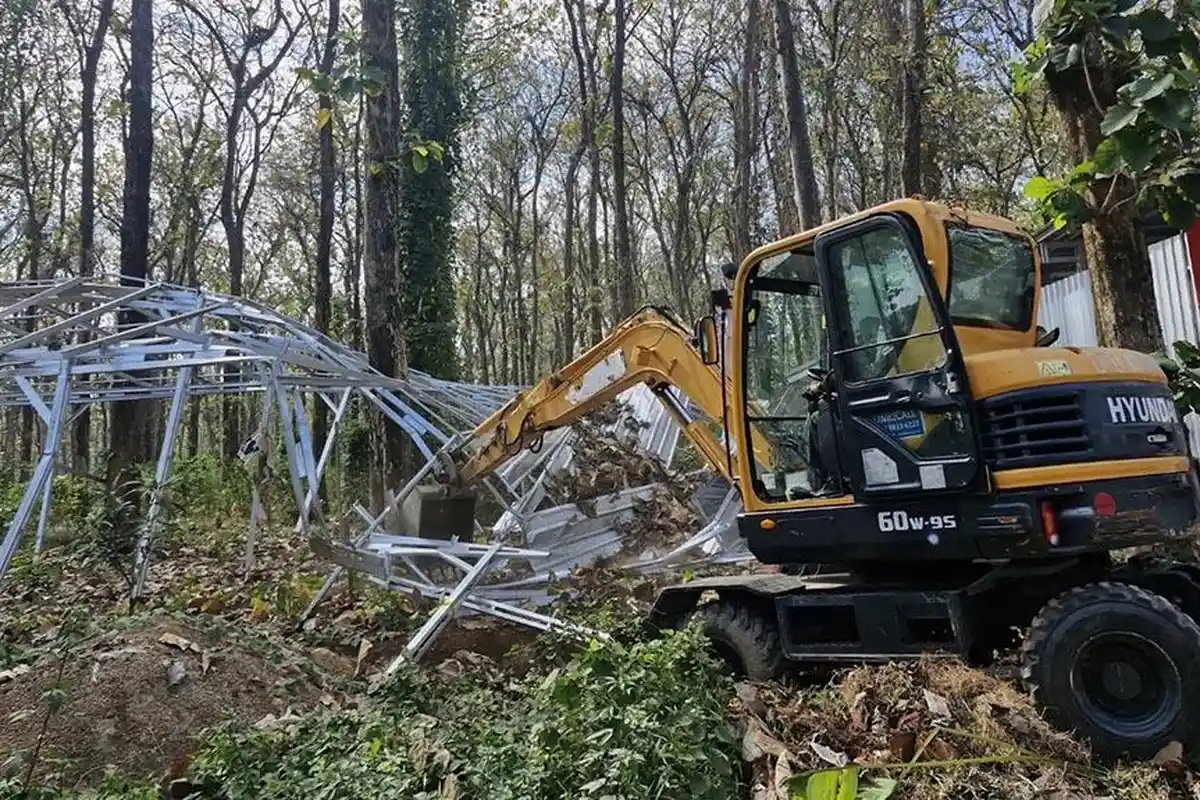 Pembongkaran 90 Lapak Ilegal di Mijen Semarang Berujung Bentrok, Satpol PP Terlibat Kontak Fisik