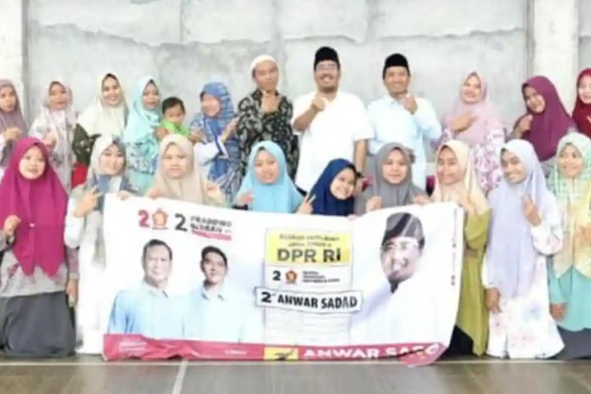 Sosialisasi Program Prabowo-Gibran, Gerindra Jatim Bagikan Makan Siang Gratis di 500 Titik