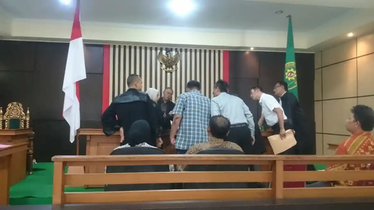 Grogi, Saksi Kasus Bimtek DPRD Kota Jambi Gagal Fokus Ditanya Hakim