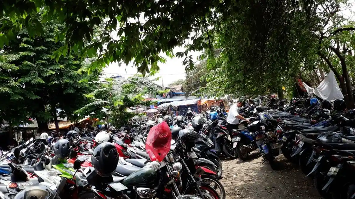 Sejak Semalam, Peserta Reuni 212 Padati Parkiran Stasiun Pasar Minggu