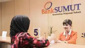 Nasabah-Bank-Sumut-saat-melakukan-setor-tunai-di-Bank-Sumut-1.jpg