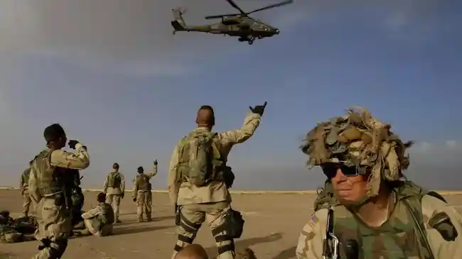 Militer AS Dihantam Dua Insiden: Apache Jatuh dan Navy SEAL Tewas Ditembak di Kapal Induk